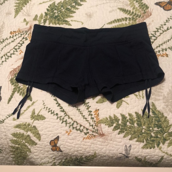 Lu lu lemon women’s Shorts - Picture 6 of 14